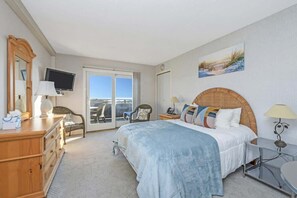 WiFi - White Studio Apt w/ Balcony, Tub & Ocean view! (Amagansett)