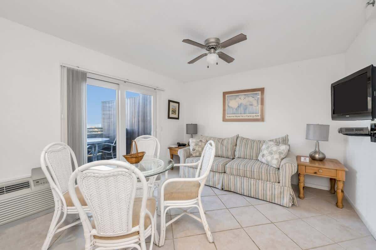 Fernseher, Tischtennisplatte