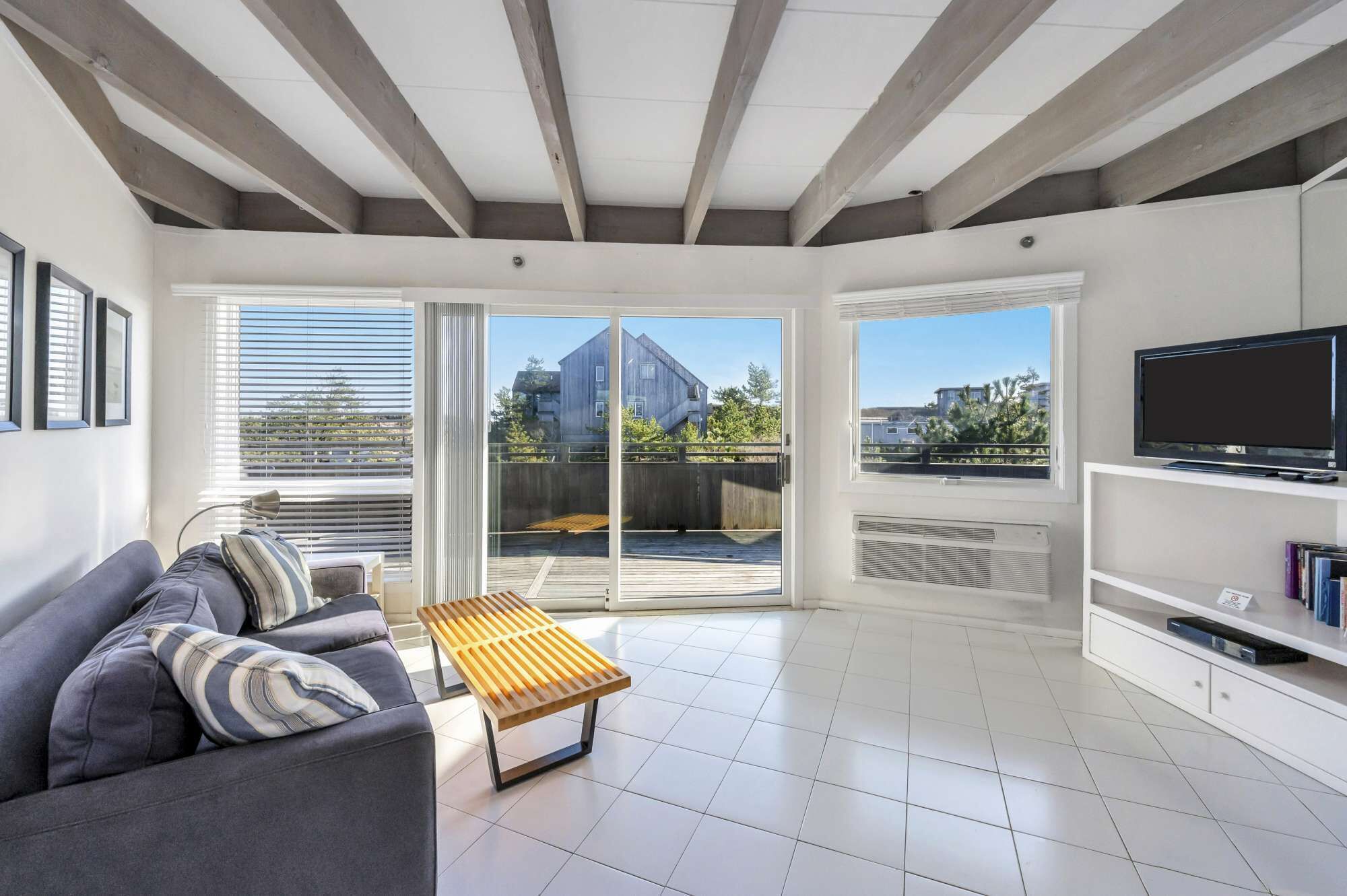 Télévision, table de tennis de table