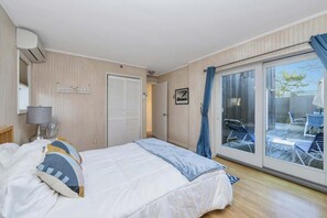 2 bedrooms, iron/ironing board, WiFi