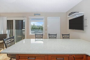 Dining - Unit 1712: 1-Bedroom | 1st Floor-Ocean Front | Ocean Edge (Amagansett)