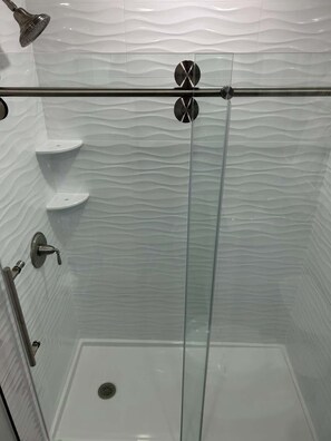 Baignoire, sèche-cheveux