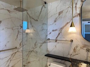 Badewanne, Haartrockner