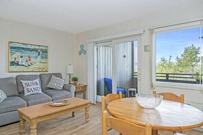 TV, table tennis - The King 1BR Beachside Home | Tennis+Ocean+WiFiPKG (Amagansett)