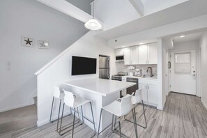 Fridge, microwave, oven, stovetop - Fancy 1 BR with loft Apt w/ 2 BTHs w/ balcony! (Amagansett)