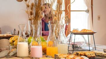 Daily buffet breakfast (USD 7 per person)