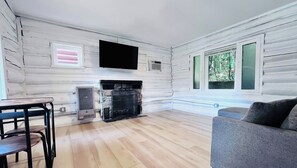 One Queen Kitchen, Cabin | Living area | 50-inch LED TV with digital channels, TV, Netflix - Motel Luzerne (Lake Luzerne)
