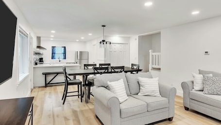 Townhouse Northside | Living area. Motel Luzerne