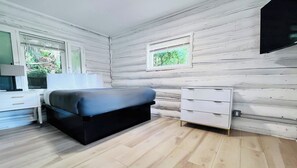 One Queen Kitchen, Cabin | Individually decorated, individually furnished, free WiFi, bed sheets - Motel Luzerne (Lake Luzerne)