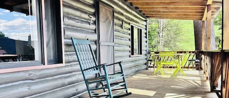 Cabane, 1 grand lit et 1 canapé-lit, cuisine | Vue de la chambre