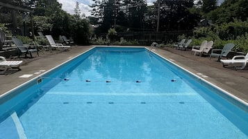 Piscine extérieure (ouverte en saison)