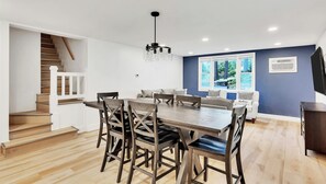 Family dining - Motel Luzerne (Lake Luzerne)