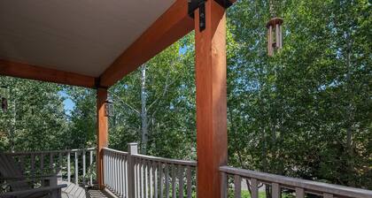 Mountain Laurel Condo: Porch Views, AC, Close to Music on Main