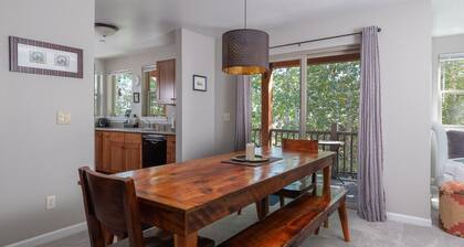 Mountain Laurel Condo: Porch Views, AC, Close to Music on Main