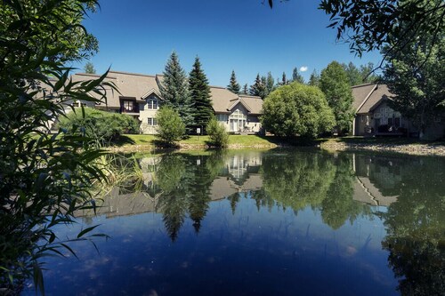 Cozy 2 level townhome with scenic views - SR # 47