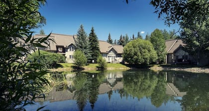 Cozy 2 level townhome with scenic views - SR # 47