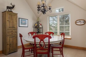 Dining - Cozy 2 level townhome with scenic views - SR # 47 (Driggs)