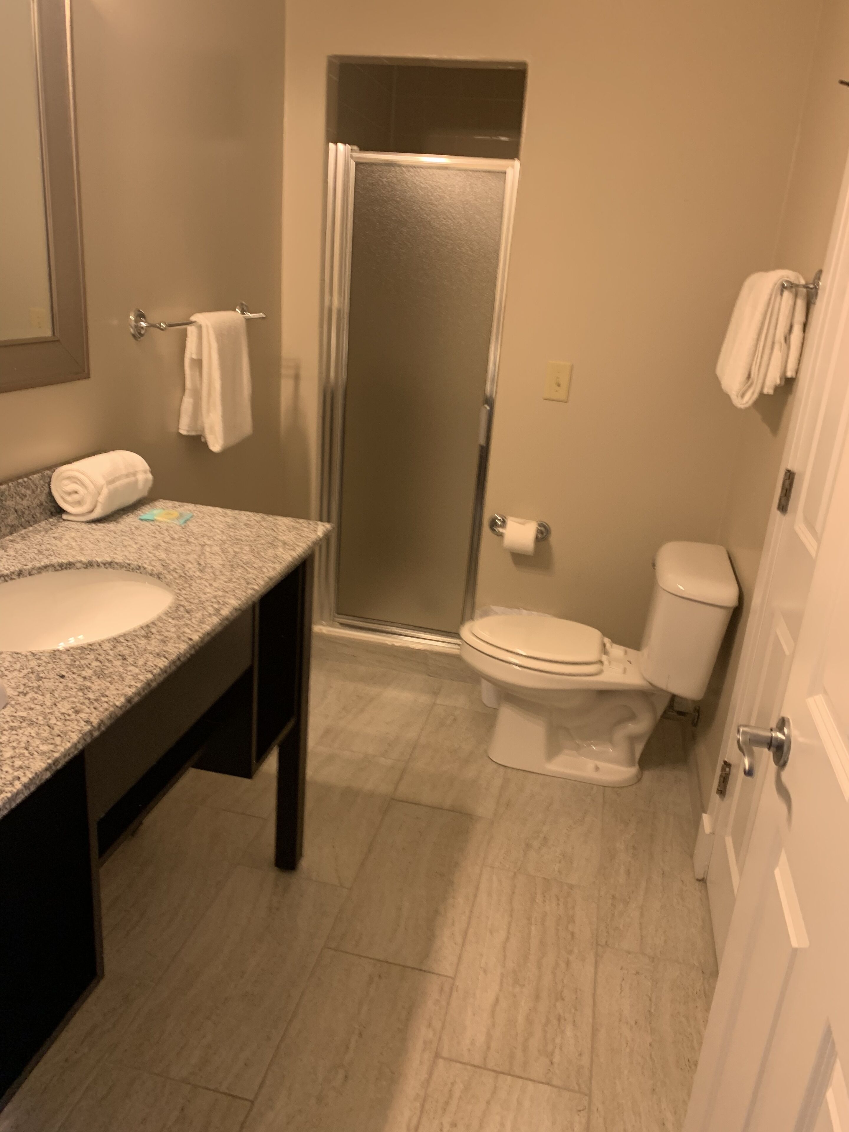 Townhouse. Nearby amusement parks, beach, golfing historical attractions outlets