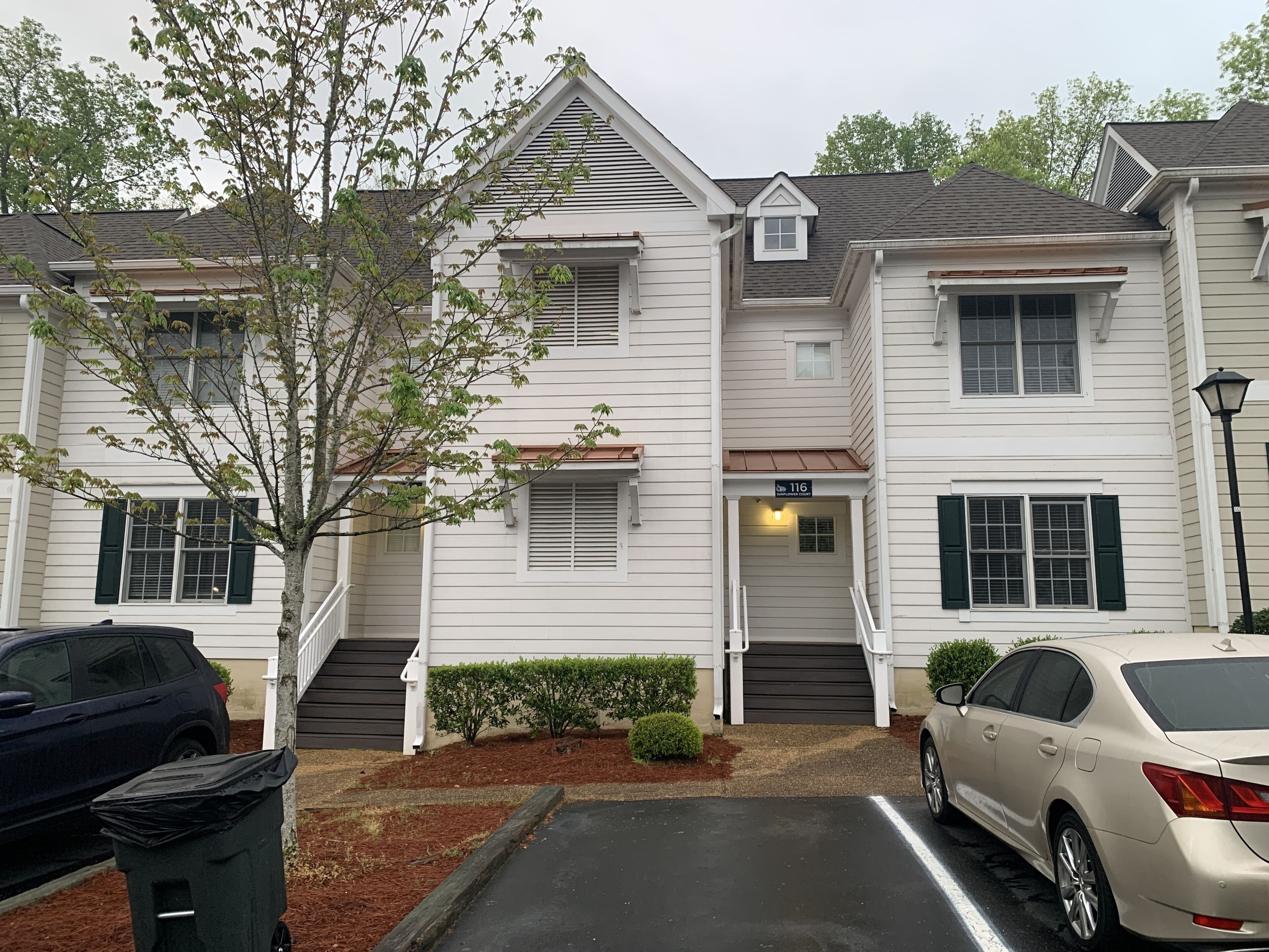 Townhouse. Nearby amusement parks, beach, golfing historical attractions outlets