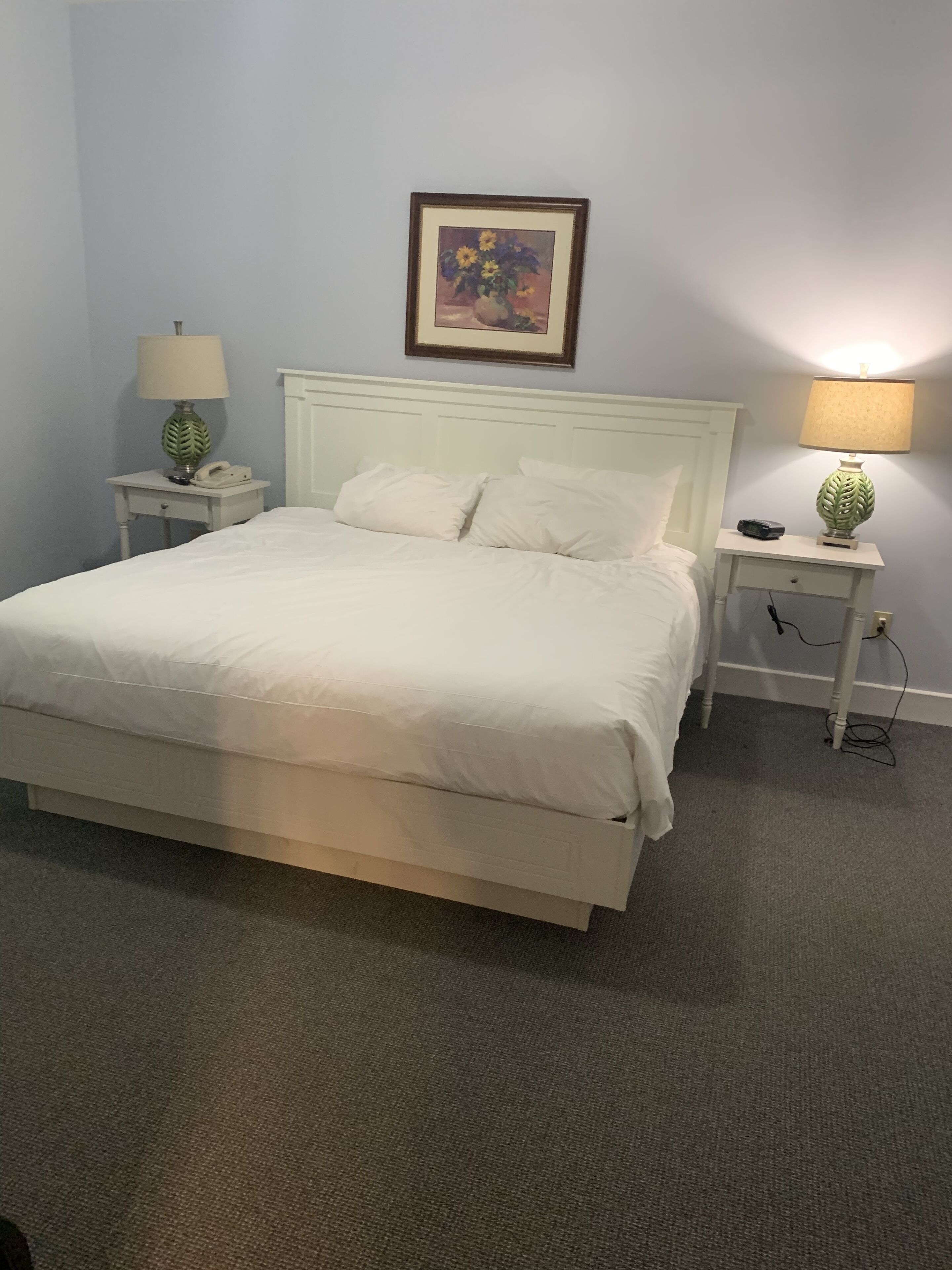 Townhouse. Nearby amusement parks, beach, golfing historical attractions outlets