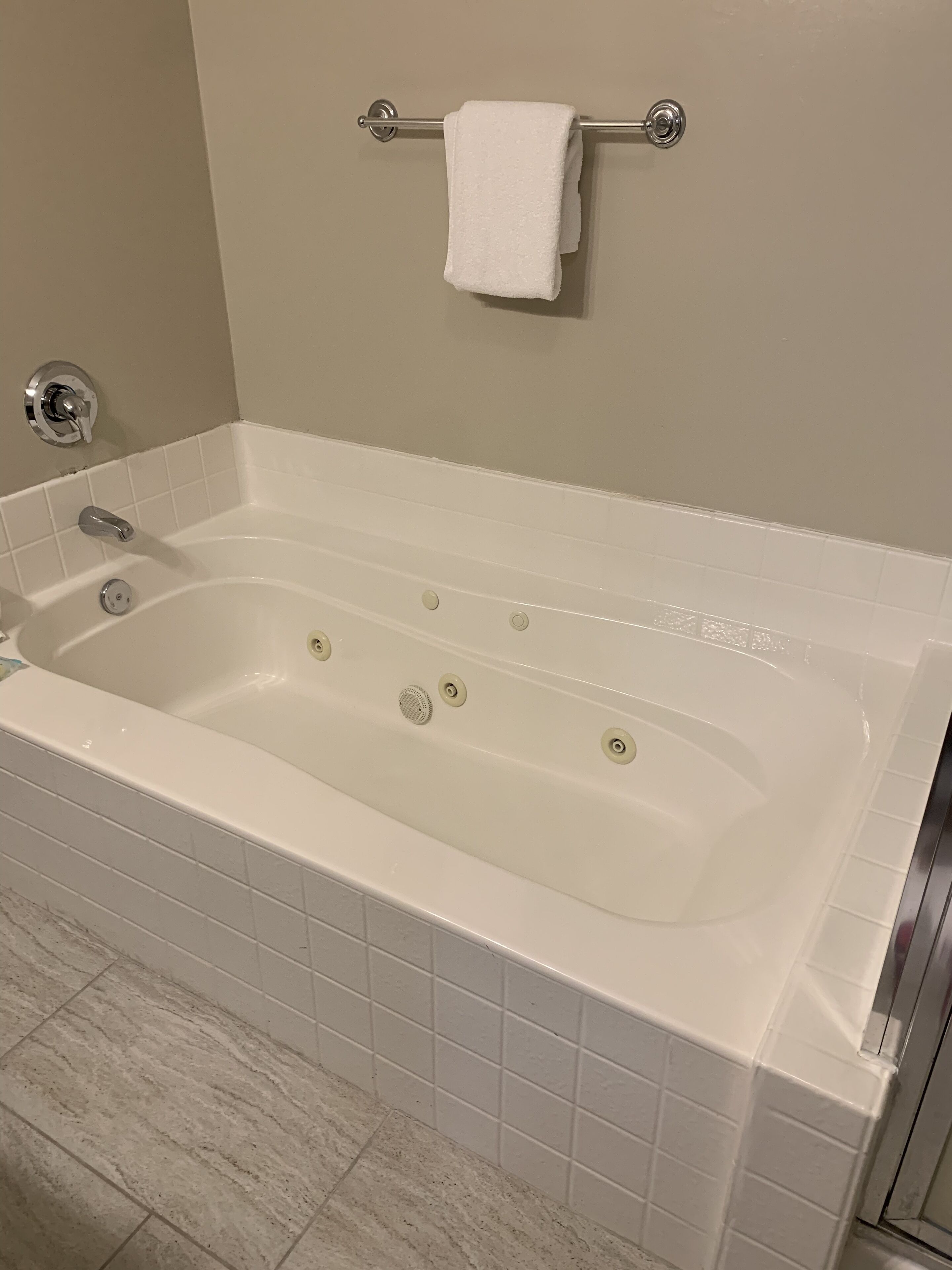 Townhouse. Nearby amusement parks, beach, golfing historical attractions outlets