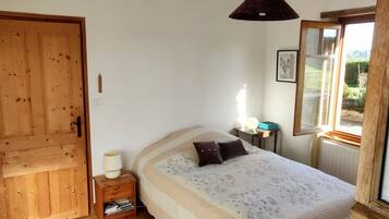 3 Schlafzimmer, Schreibtisch, Bügeleisen/Bügelbrett, kostenloses WLAN