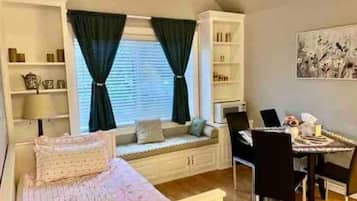 1 bedroom, desk, free WiFi, bed sheets