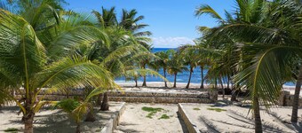Andy's Inn 2 Bamboo Studio Suite - Charming Studio with beach access