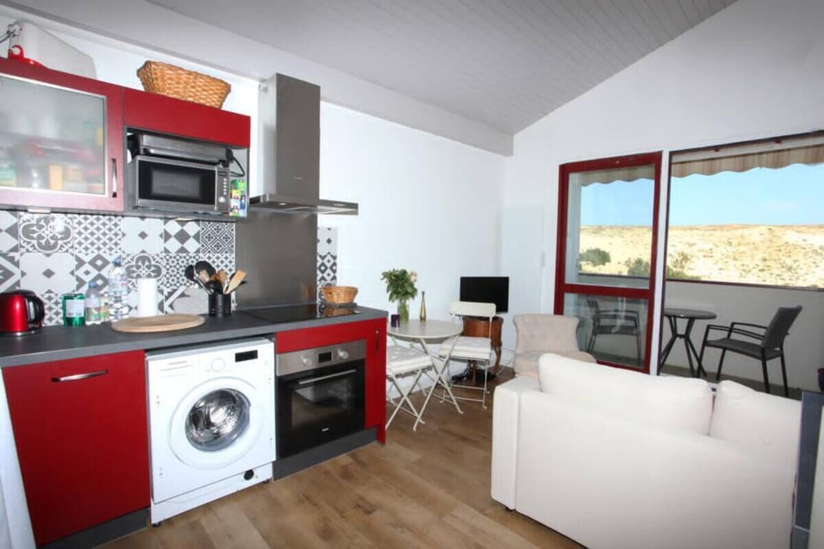 Renovated apartment 250 meters from the beach