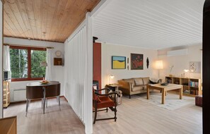 Fireplace - Lovely home in Spøttrup with kitchen (Spøttrup)