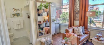  Right on the Riverwalk