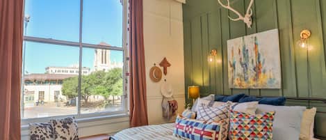 1 bedroom, desk, iron/ironing board, WiFi