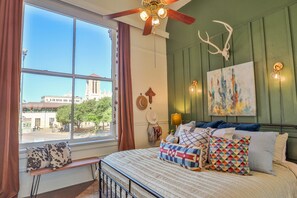 1 habitación, escritorio, tabla de planchar con plancha y wifi