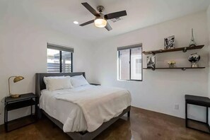 3 camere, una scrivania, ferro/asse da stiro, Wi-Fi gratuito