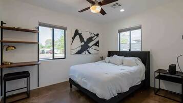 3 bedrooms, desk, iron/ironing board, free WiFi