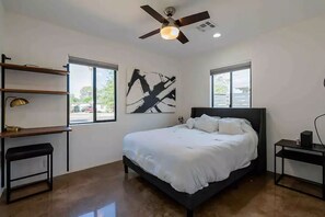 3 habitaciones, escritorio, tabla de planchar con plancha y wifi gratis 