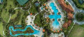 South Facing Pool and Spa -  Resort Amenities