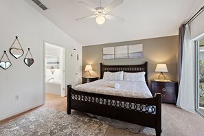 4 bedrooms, iron/ironing board, free WiFi, bed sheets - Private Pool, Spa on Gated Community (Davenport)