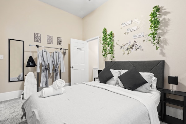 2 bedrooms, desk, iron/ironing board, free WiFi