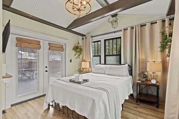 2 bedrooms, desk, iron/ironing board, free WiFi