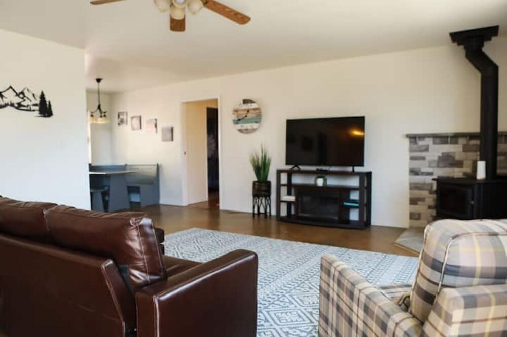 Yosemite's Nature Tranquility- EV charging/Deer viewing/Family Friendly Home