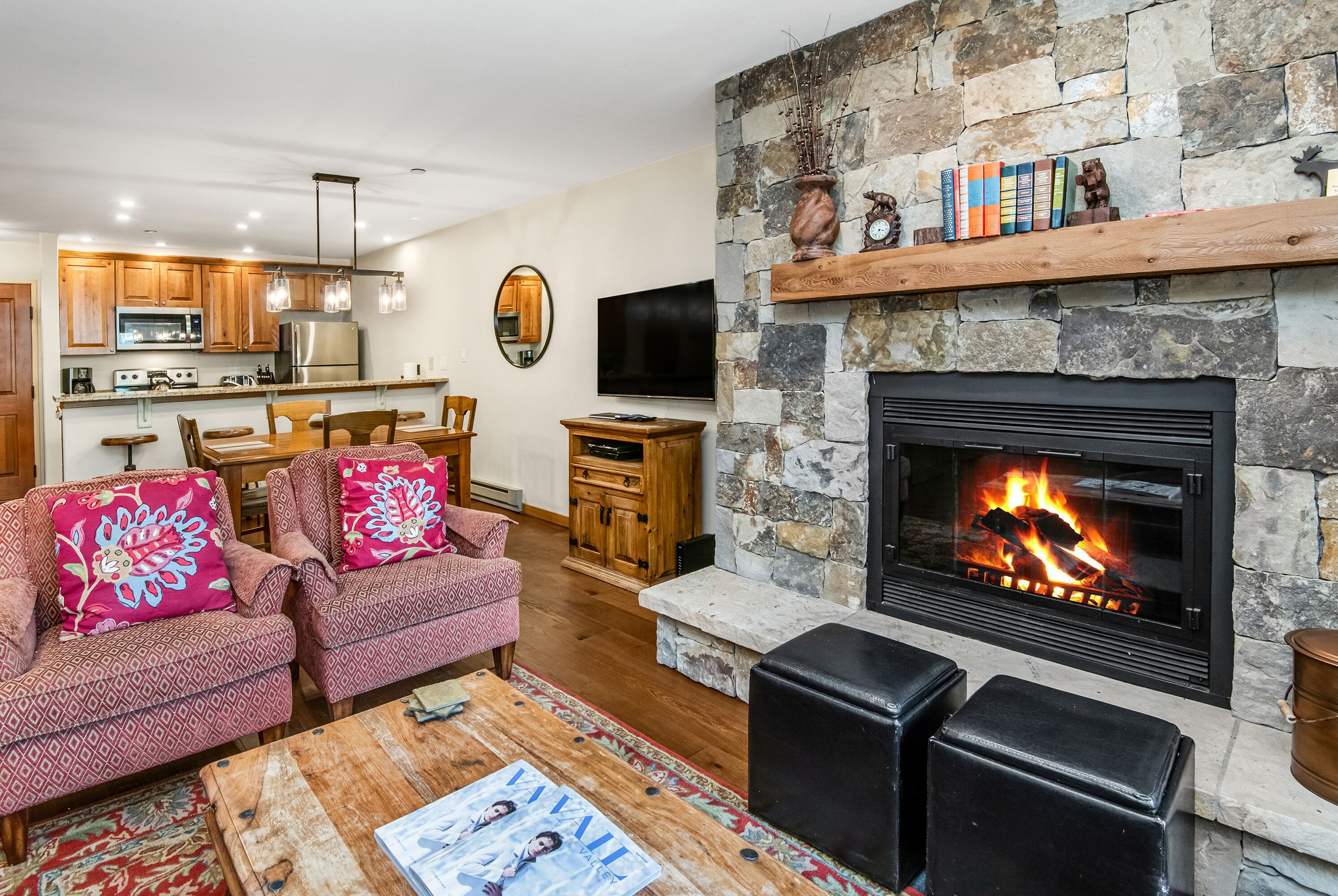 Ski In/out with HOT TUB! Creekside, Walk to Ski School & Restaurants! BC Village