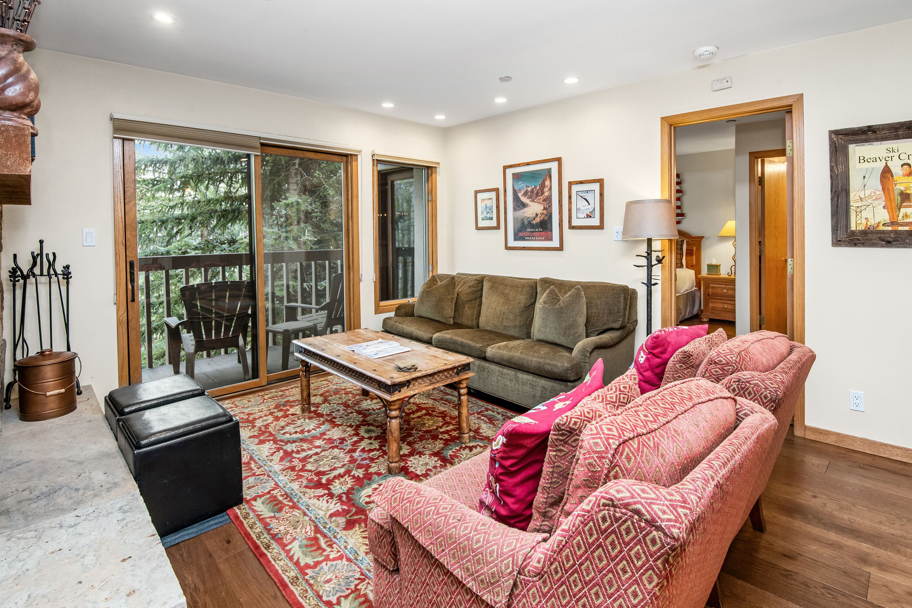 Ski In/out with HOT TUB! Creekside, Walk to Ski School & Restaurants! BC Village