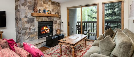 Smart-TV, Kamin, DVD-Player, Stereoanlage