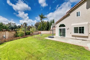 Property grounds - Chino Hills Cozy 4 Bedroom home (Chino Hills)