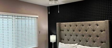 2 bedrooms, in-room safe, iron/ironing board, free WiFi