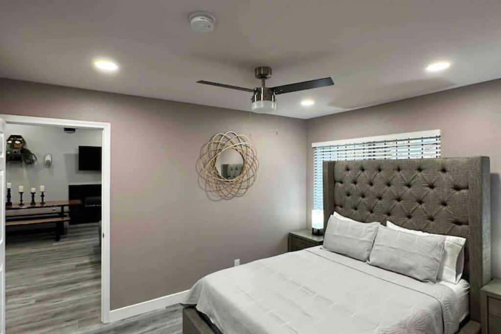 2 bedrooms, in-room safe, iron/ironing board, free WiFi