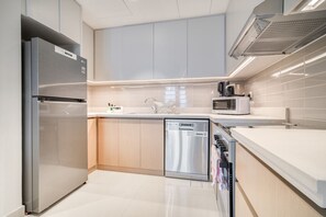 Fridge, microwave, oven, dishwasher