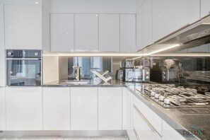 Fridge, microwave, dishwasher, electric kettle - 806, The Pad (Dubai)