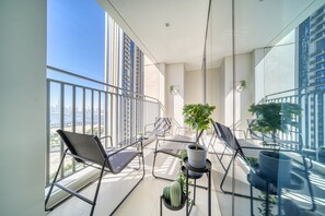 Terrace/patio - Captivating 1BR at 17 Icon Bay Dubai Creek Harbour by Deluxe Holiday Homes (Dubai)